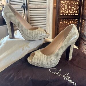 Cole Haan Cream & Gray Python Peep Toe Platform High Heel Shoes.
